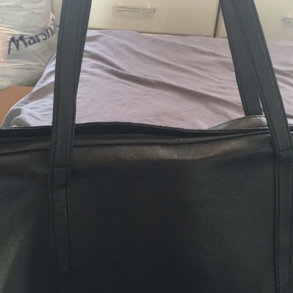 Gorgeous New York shirt & hand bag stylish ππΉ - Picture 7 of 8